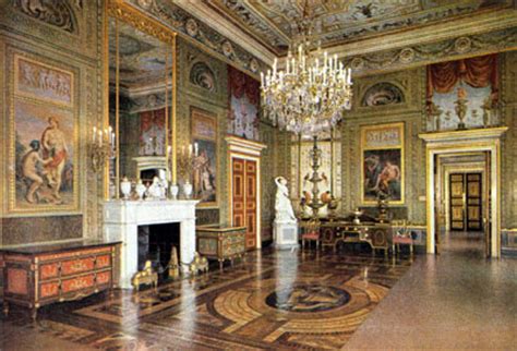 Interiors of the palace: General views Amber room