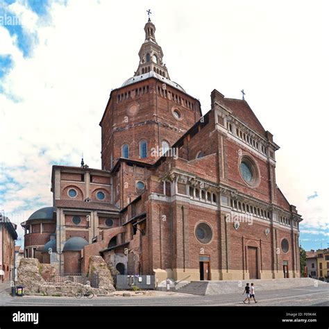 The Cathedral of Pavia (Italian: Duomo di Pavia) is a church in Stock Photo: 86264435 - Alamy