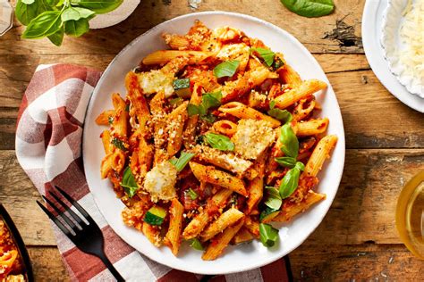 Cheesy Tomato Sauce Pasta Recipe | HelloFresh