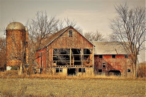 Old Barn | Looks like this old barn will be gone soon. | chumlee10 | Flickr