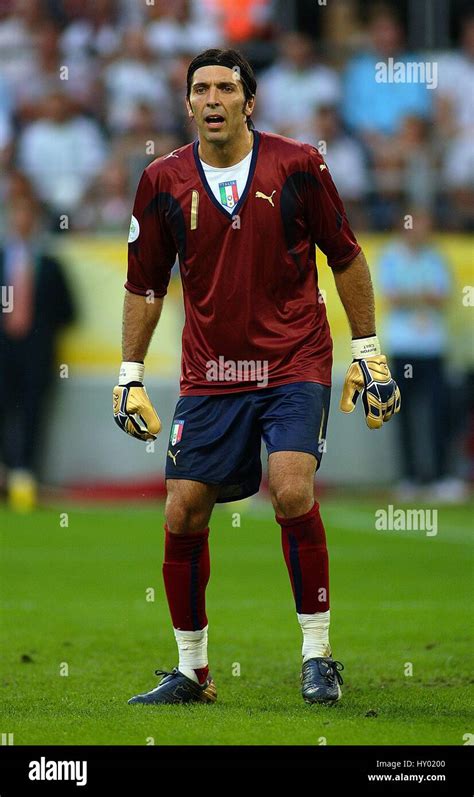 GIANLUIGI BUFFON ITALY & JUVENTUS WORLD CUP DORTMUND GERMANY 04 July 2006 Stock Photo - Alamy