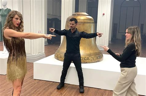 Taylor Lautner joue dans la vidéo "I Can See You" de Taylor Swift - Crumpe