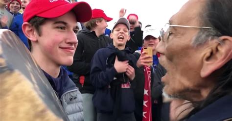 Covington Catholic High school kids in MAGA hats surrounding Native ...