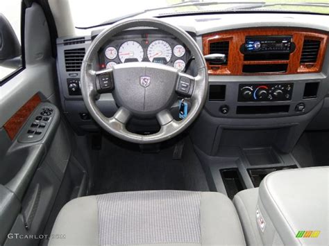 2006 Dodge Ram 1500 SLT Mega Cab Dashboard Photos | GTCarLot.com