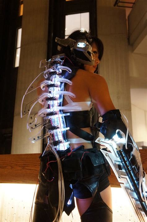 CosGeek: Cyberpunk Costume