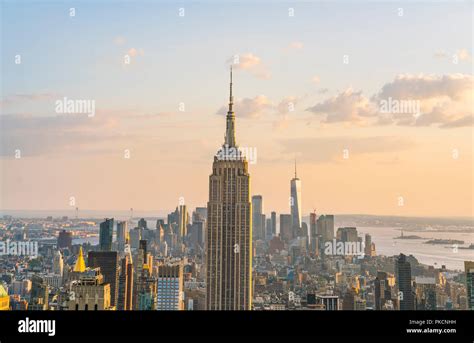 new york skyline at sunset Stock Photo - Alamy