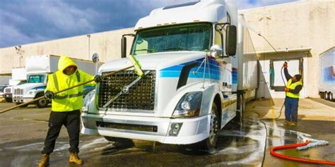 8 Best Trucker Apps to Find Truck Wash Near Me!