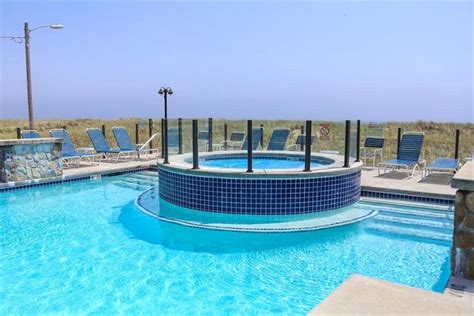 Waves Oceanfront Resort, Old Orchard Beach - Compare Deals