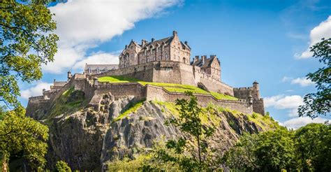 Edinburgh Castle: Highlights Tour with Tickets, Map & Guide | GetYourGuide