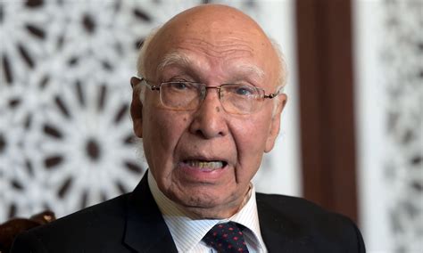 India bars Sartaj Aziz from talking to media in Amritsar - Pakistan ...