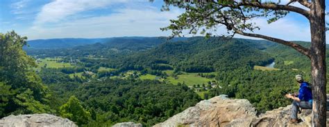 East Pinnacle Trail (Berea, Kentucky) - Champagne Tastes®