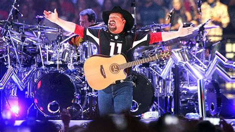 The Garth Brooks Family: A Look at His Longtime Band - Traditional Country