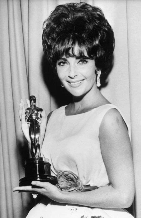 Elizabeth Taylor with her Oscar - 1 of 2 she won in 1960 (Butterfield 8 ...