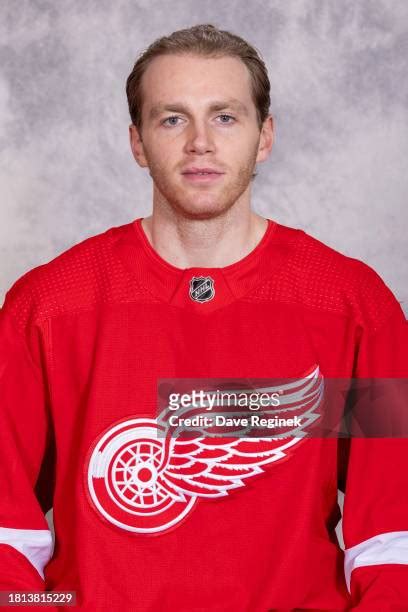 402 Patrick Kane Headshot Stock Photos, High-Res Pictures, and Images - Getty Images