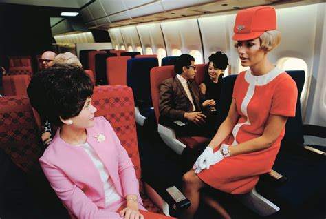 25 Vintage Photos Show Beautiful Flight Attendant Uniforms From Between ...