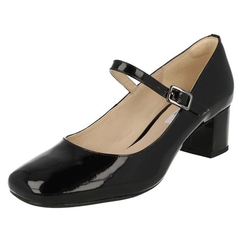 Clarks Girls Patent Shoes | solesolarpv.com