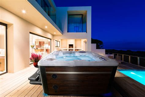 Hot Tub or Jacuzzi? | Differences Explained | Hydropool Surrey