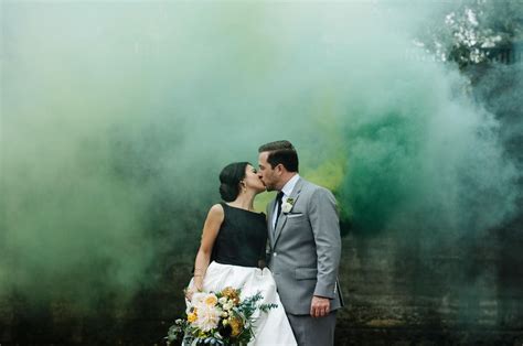 20 Colorful Smoke Bomb Inspiration for Your Wedding Portraits