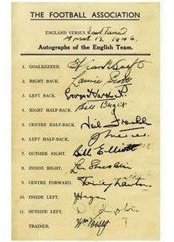 ENGLAND 1946 FOOTBALL AUTOGRAPHS - Football Team Sheet Autographs: Sportspages.com