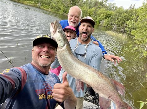 Watch: Daughter of NFL star catches Lake of the Woods 'monster' muskie ...