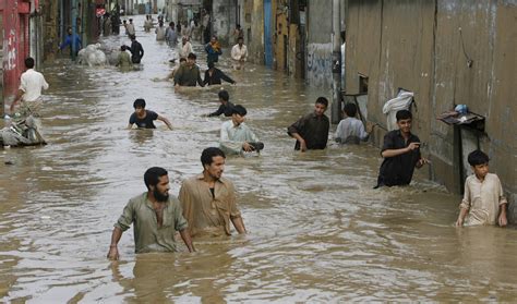 Heavy rain inundates Punjab cities - Pakistan - DAWN.COM