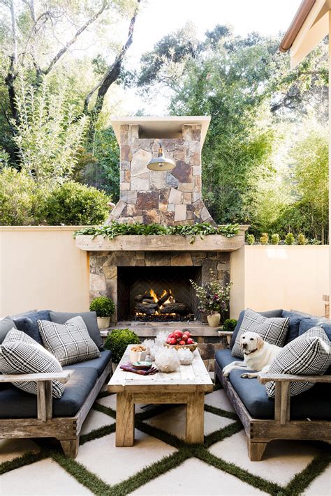 Modern Outdoor Fireplace Ideas