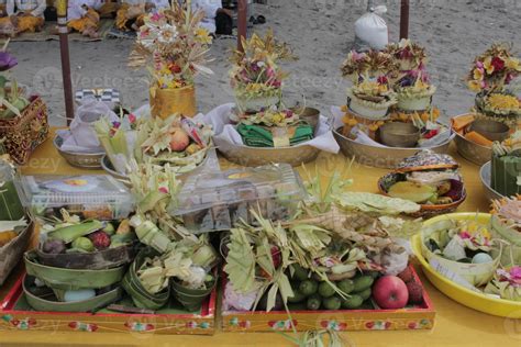 Offerings at the Nyepi ceremony of Indonesian Hindus. 6589098 Stock ...