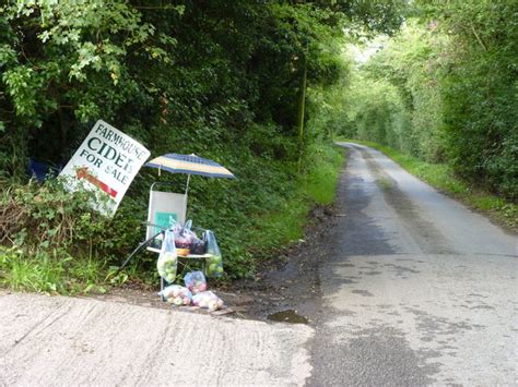 Roadside stall, Saleway, Worcestershire © Jeff Gogarty cc-by-sa/2.0 :: Geograph Britain and Ireland