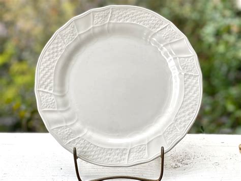 Mikasa Renaissance White Dinner Plates/classic White - Etsy