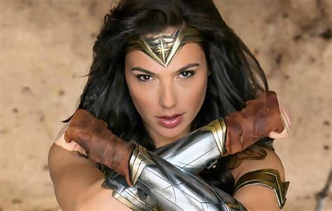 Gal Gadot Hid Her Pregnancy While Filming 'Wonder Woman' to Avoid ...