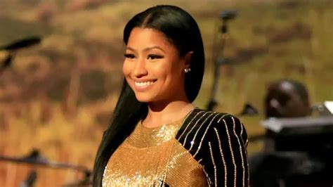 Nicki Minaj’s Has Yellow Teeth On Inner Side Of Her Mouth | Celebs In-depth