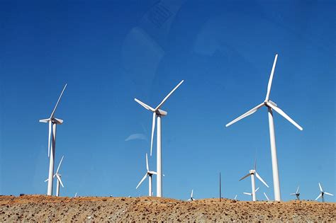 38 High Def Wind Turbine Pictures From Around the World