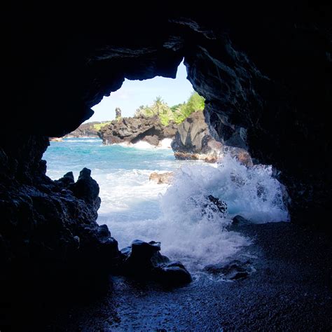 Sea cave at Wai'anapanapa Beach (Maui) : r/caving