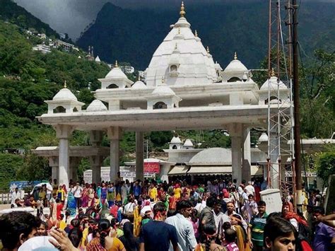 Everything you would want to know about Vaishnodevi !! - Ghoomophiro