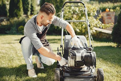 Landscaper Job Description Template | Free | VIVAHR