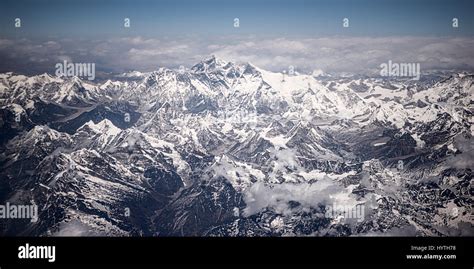 Mount everest aerial hi-res stock photography and images - Alamy