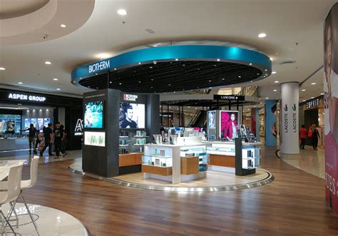 Mall Kiosks Find New Life as Pop-Up Shops