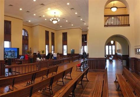 Karnes County Courthouse, Karnes City, Texas.