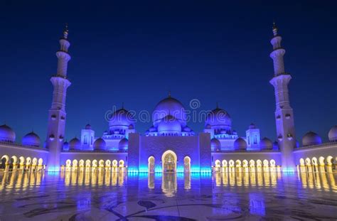 Night of Grand Mosque in Abu Dhabi Stock Photo - Image of grand, allah ...