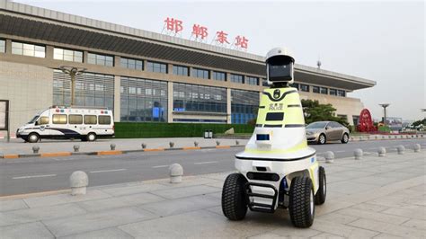 China's first batch of traffic robot police start patrolling the ...