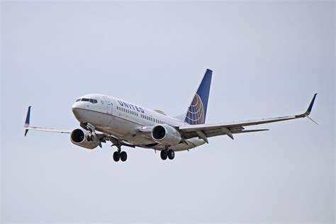 N27733: United Airlines Boeing 737-700 (1st Flew With Continental In '99)