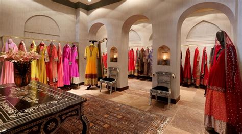 Indian Clothing Store Interior Design For Ladies Garment Shop - Boutique Store Design, Retail ...