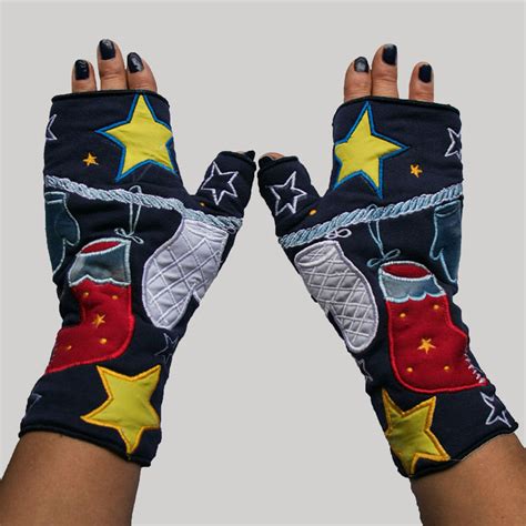 Women's gloves with boxing glove & star embroidery - Garments Nepal