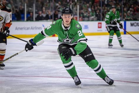 Dallas Stars Re-Sign Roope Hintz