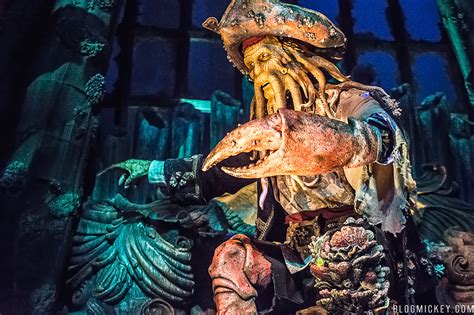 VIDEO, PHOTOS: Pirates of the Caribbean Battle for the Sunken Treasure at Shanghai Disneyland