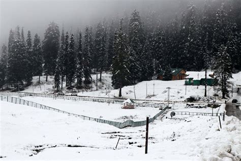 Gulmarg Receives Season’s First Snowfall