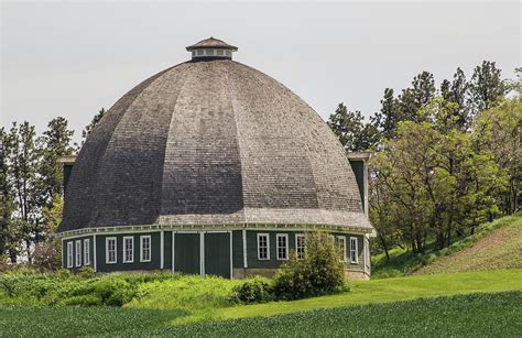 Round Barn Photograph by Roger Patterson - Fine Art America