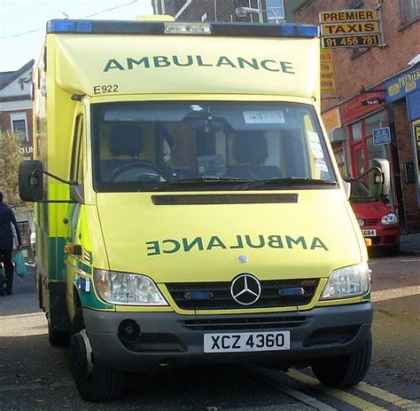 Northern Ireland Ambulance Service (XCZ 4360) | Mercedes Spr… | Flickr