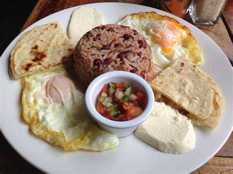 Typical breakfast on #Nicaragua. #Gallopinto #Tortilla. | Food, Recipes, Food culture