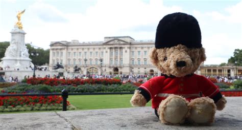 Buckingham Palace Souvenirs | Official Royal Residence Shop